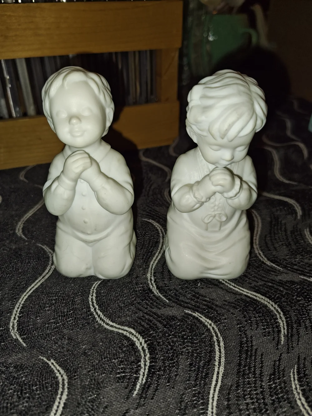 Department 56 White Ceramic Kneeling Figurine Pair